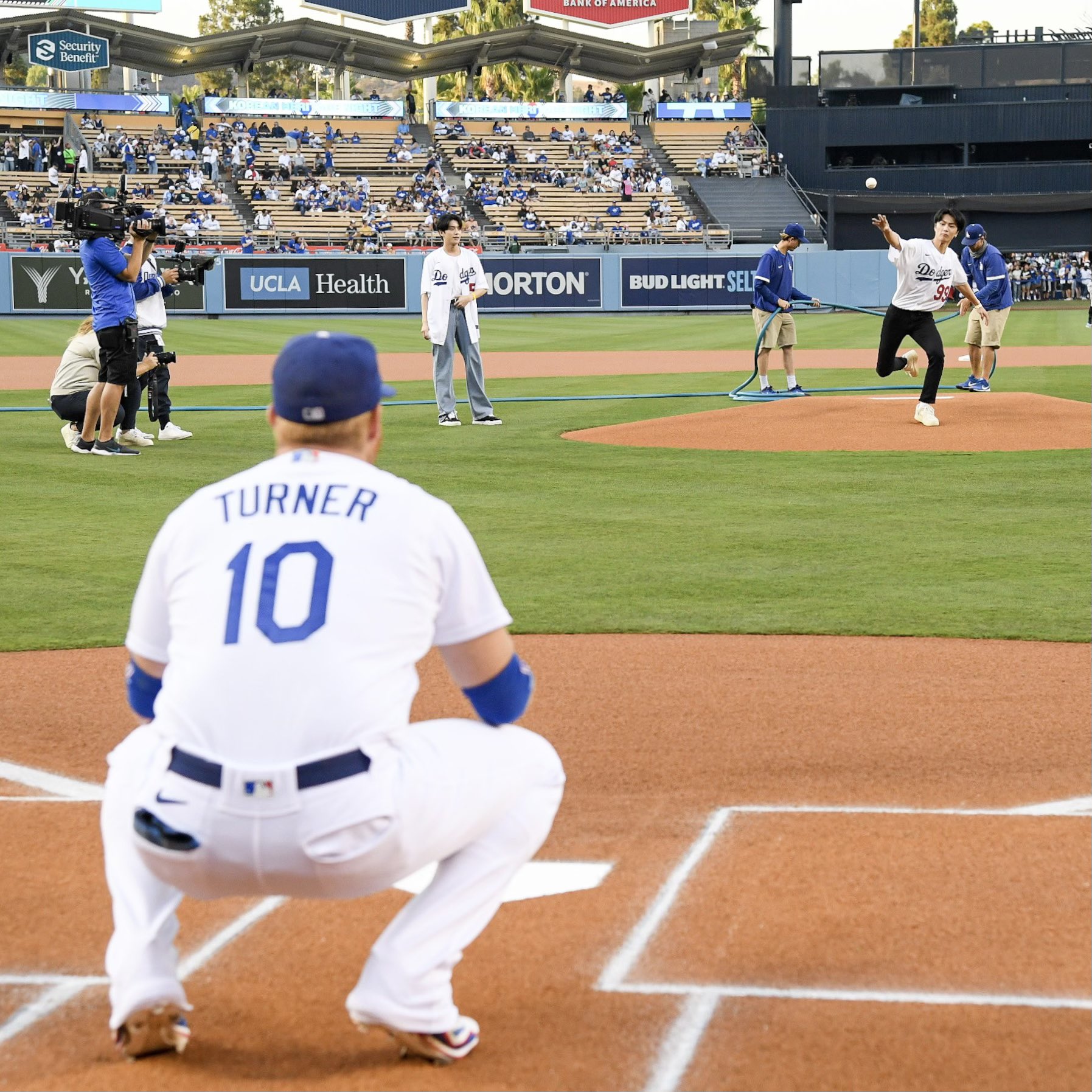 Los Angeles Dodgers' Justin Turner Lives His Y/N Moment With ENHYPEN -  Koreaboo