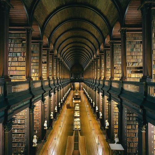 womensart1's tweet photo. Beautiful Libraries series, Trinity College, Dublin (2012) by German photographer Candida Höfer, known for her interiors #WomensArt https://t.co/raw6VWg1Bf
