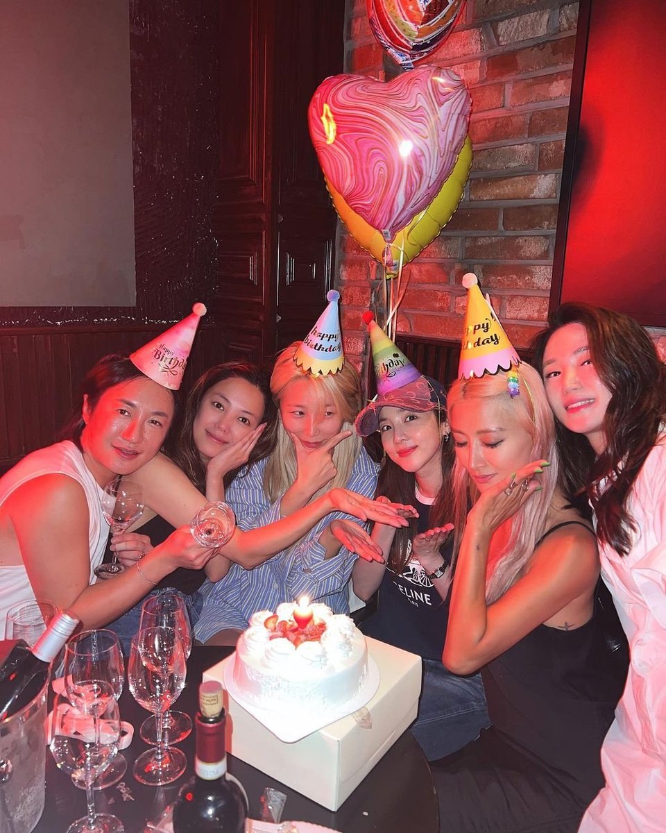 thunderarchive's tweet photo. Thunder and Mir sisters Sandara and Go Eun-ah hangout together in Hwangbo's bday party https://t.co/o74eNeL6jg