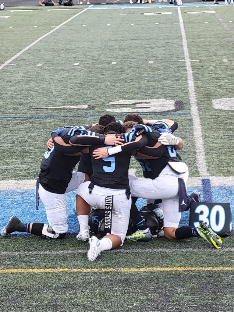 WjJagursFB's tweet photo. Pregame prayer for our Captains! 

@JaxonHarris20 
@itz_aj2lau 
@dillon_kuehne 
@samiuelatoutai 
@ Nathan Kerrigan https://t.co/vyYx4USGfi