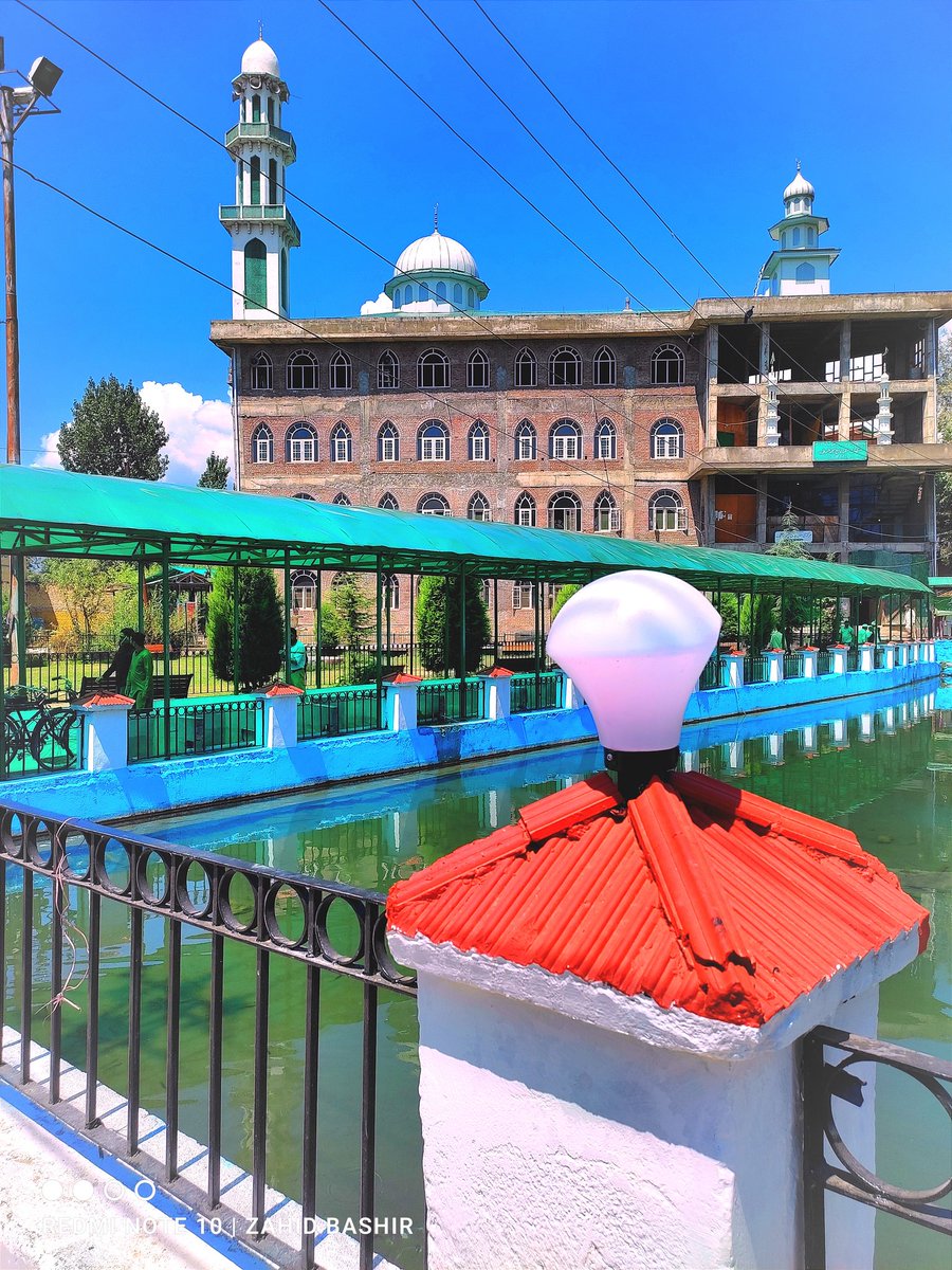 izahidbashir's tweet photo. Pray. Not only because you need something,
But because you have a lot to be thankful for.
.
.
.
.
.
.
📍Hanfia jamia masjid shareef beehama Ganderbal
Photo:@izahidbashir
#exploringganderbal
#newlook https://t.co/I2SKhEx3Q7