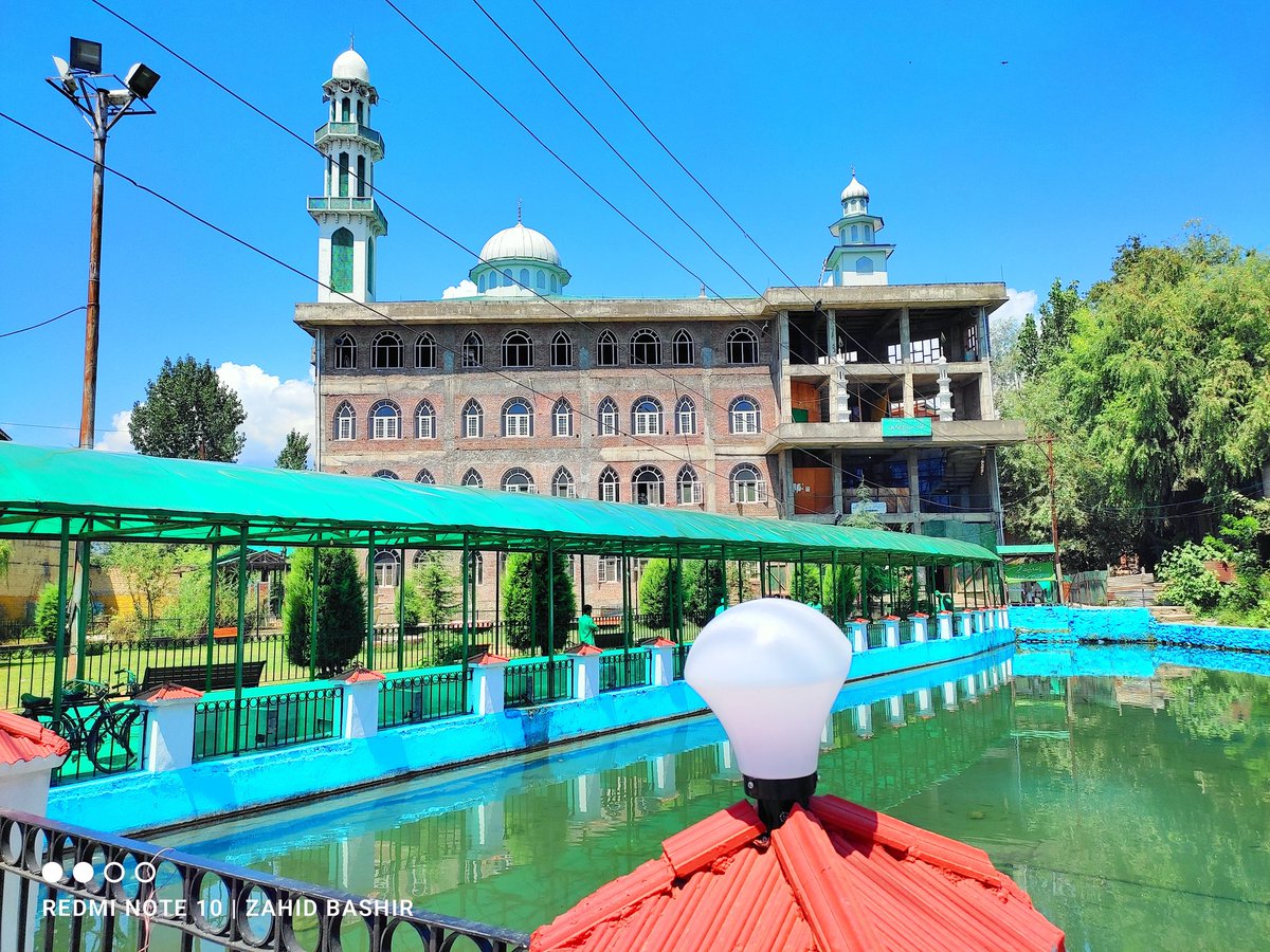 izahidbashir's tweet photo. Pray. Not only because you need something,
But because you have a lot to be thankful for.
.
.
.
.
.
.
📍Hanfia jamia masjid shareef beehama Ganderbal
Photo:@izahidbashir
#exploringganderbal
#newlook https://t.co/I2SKhEx3Q7