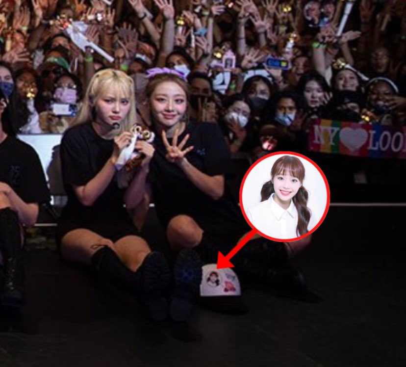 jinsoulatina's tweet photo. CHUU??? https://t.co/ldmzZHXfkt