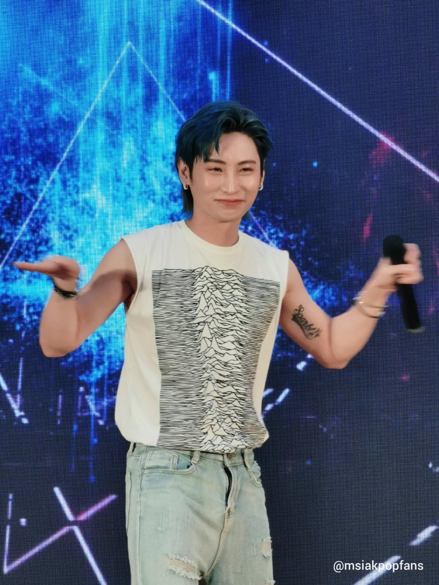msiakpopfans's tweet photo. [#TourERA] 220820 Isaac on stage during soundcheck! 🥰

#IsaacVoo #IsaacVkm #邬凯名 #아이젝 #젝터 https://t.co/uYfNzro2wQ