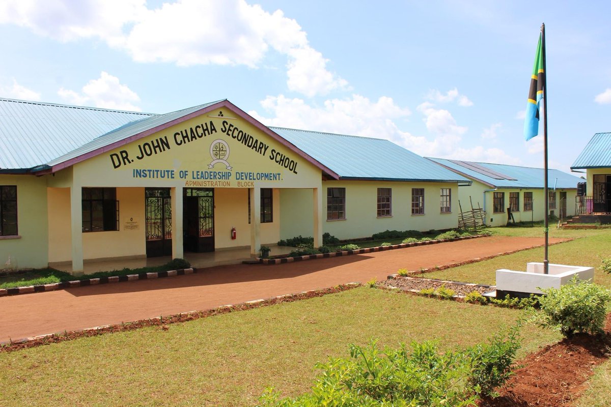 joinhopeco's tweet photo. “Take what you learn and make a difference with it” (Tony Robbins). Almost all our students continue studies at an advanced level after secondary school &amp; many go on to university. We see them make a difference as they enter professions in education, medical, business &amp; more! https://t.co/h9hSsdViKY