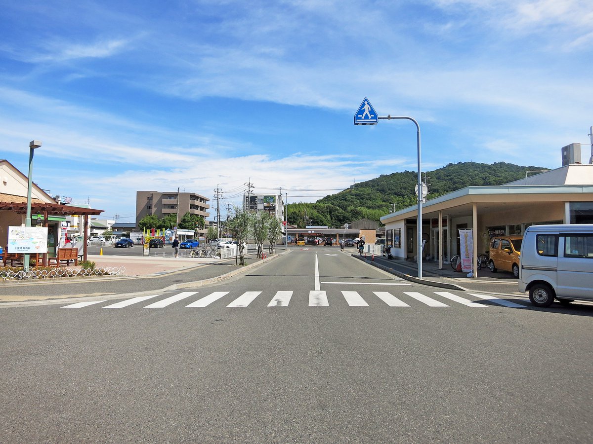 samidare_y's tweet photo. ㊹土庄港
4日間お世話になったレンタカーを返して
いよいよ島を離れる時間が来てしまいました( ；∀；)
港の聖地をいくつか写真に収め
高木さんフェリーに乗船です(#^^#)
行きに乗れなかったのでやっと乗れますよ https://t.co/4T0Zk13SCB