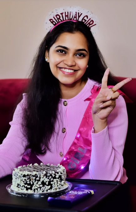 BrindaHere's tweet photo. Happy Birthday @im_minmini! 🎂🎉💐🎊🎁
Have a great year ahead
#HBDMinMini | #HappyBirthdayMinMini | #MinMini #20thAugR https://t.co/WT4uHKrGz2