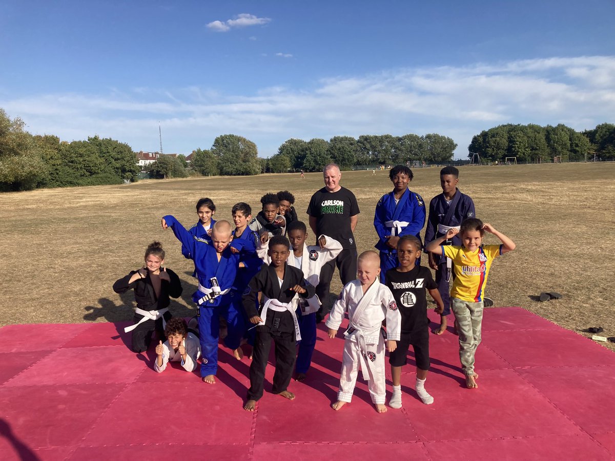 be_inspireduk's tweet photo. @glovesnotgunz &amp; @UYogis Community Celebration Day https://t.co/gBe88RHwMn