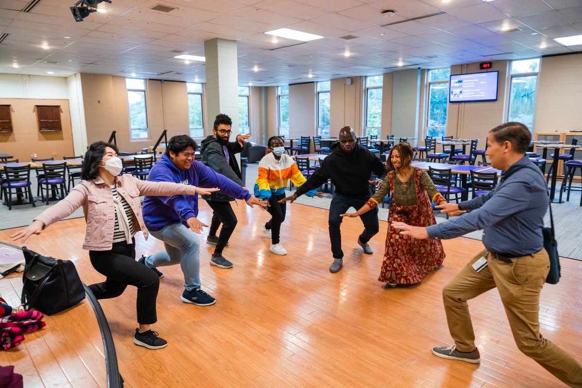 JMU_Global's tweet photo. We have some new faces on campus from all around the world! Welcome to your home away from home💜💛 #JMU26 #GlobalDukes🌍 https://t.co/T1drcBstLM
