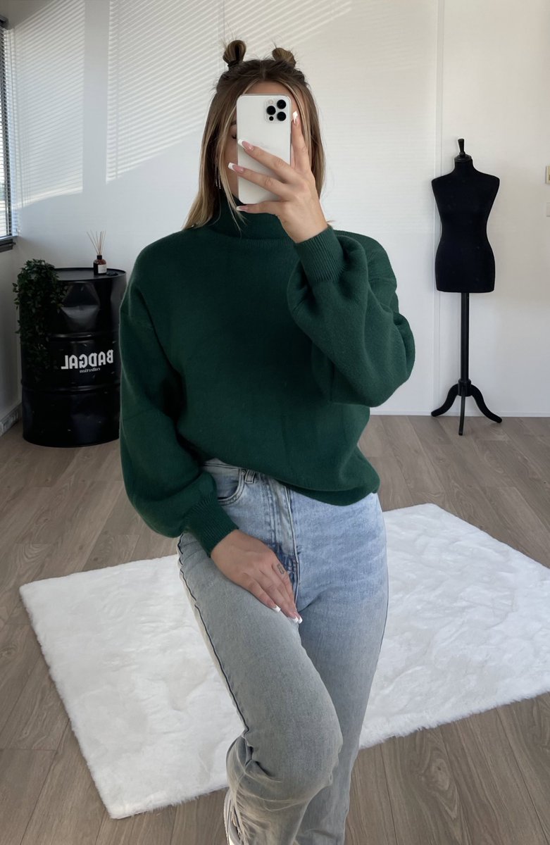 Badgal_Co's tweet photo. La nouvelle collection de rentrée c’est demain à 20h30… 

Beaucoup de vert dans cette co hihi, si vous voulez la voir en entière, c’est en story à la une sur insta ❤️‍🔥 https://t.co/M7OkN5kG89