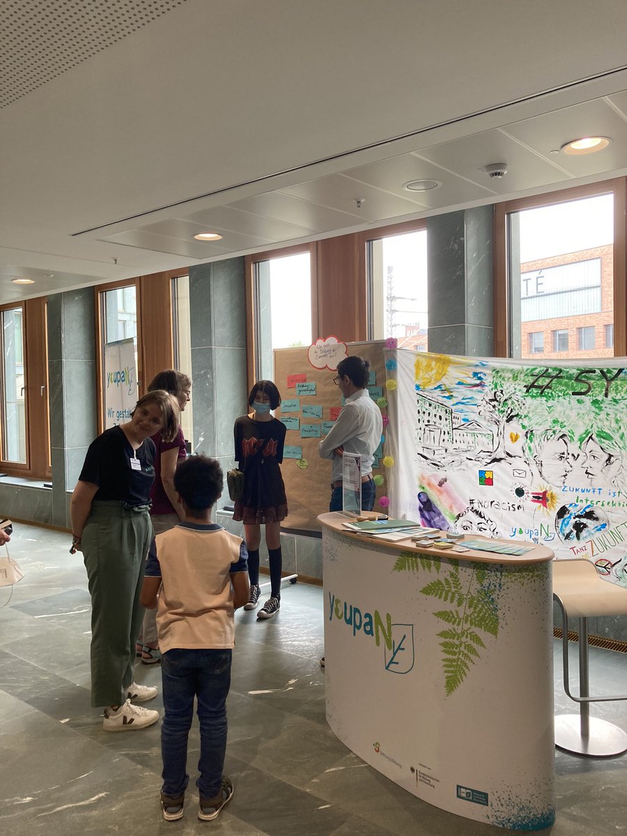 youpan_de's tweet photo. Eine unserer Lieblingsfragen einer jugendlichen Besucherin beim Tag der offenen Tür #ToT22 im @BMBF_Bund: „Gibt es so eine #Jugendbeteiligung auch in anderen Ministerien?“ Unser Traum: Jugendbeteiligung in allen Ministerien - auf Landes- und auf Bundesebene! 
@stiftungbildung https://t.co/5qHUyOGFay