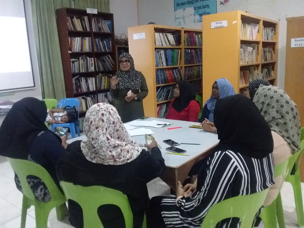 MaldivesFamilyF's tweet photo. Youth ge ehy ga k himmafushee council aa wdc aa gulhigen "mintheege thaafthu kurun nahthaalun" awareness  program #himmafushi #session 
@MoYSCEmv @MVIaffairs @MoGFSSmv https://t.co/5awzIDhBid