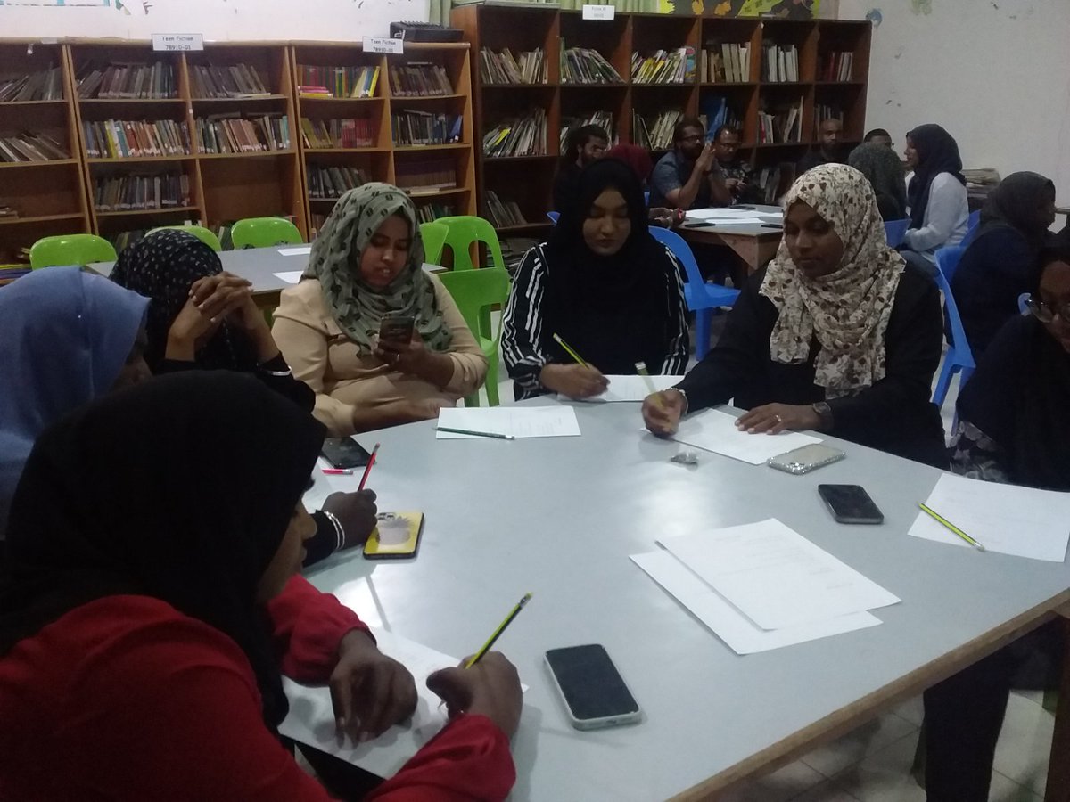 MaldivesFamilyF's tweet photo. Youth ge ehy ga k himmafushee council aa wdc aa gulhigen "mintheege thaafthu kurun nahthaalun" awareness  program #himmafushi #session 
@MoYSCEmv @MVIaffairs @MoGFSSmv https://t.co/5awzIDhBid