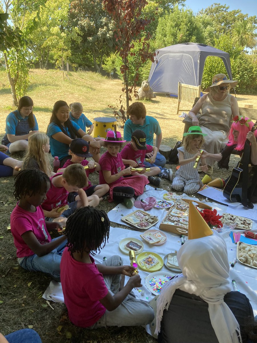 sian yates tweet media