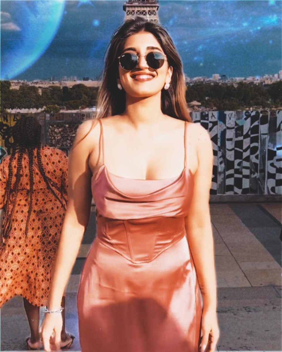 akasa_sasa's tweet photo. Adorbs ❤️❤️
#akasasingh #akasasing #akasa #akasakebesties #smile #shringaar #dancer #singer #bigboss #naagin #paris #europe #eiffle https://t.co/ro5sRifa7h