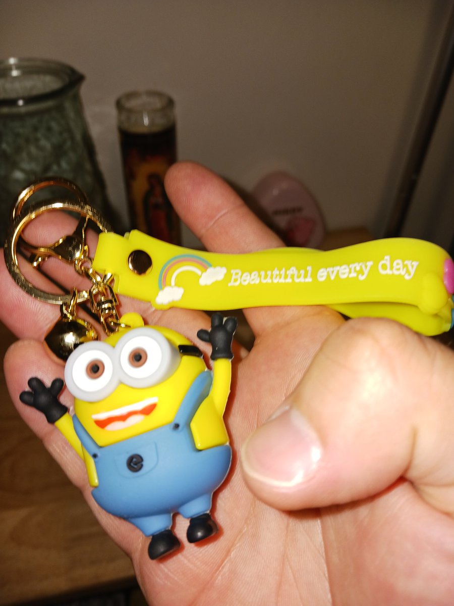 @ClaudiaVice got me a keychain it's too perfect i love it there's a bell omg #BeautifulEveryDay