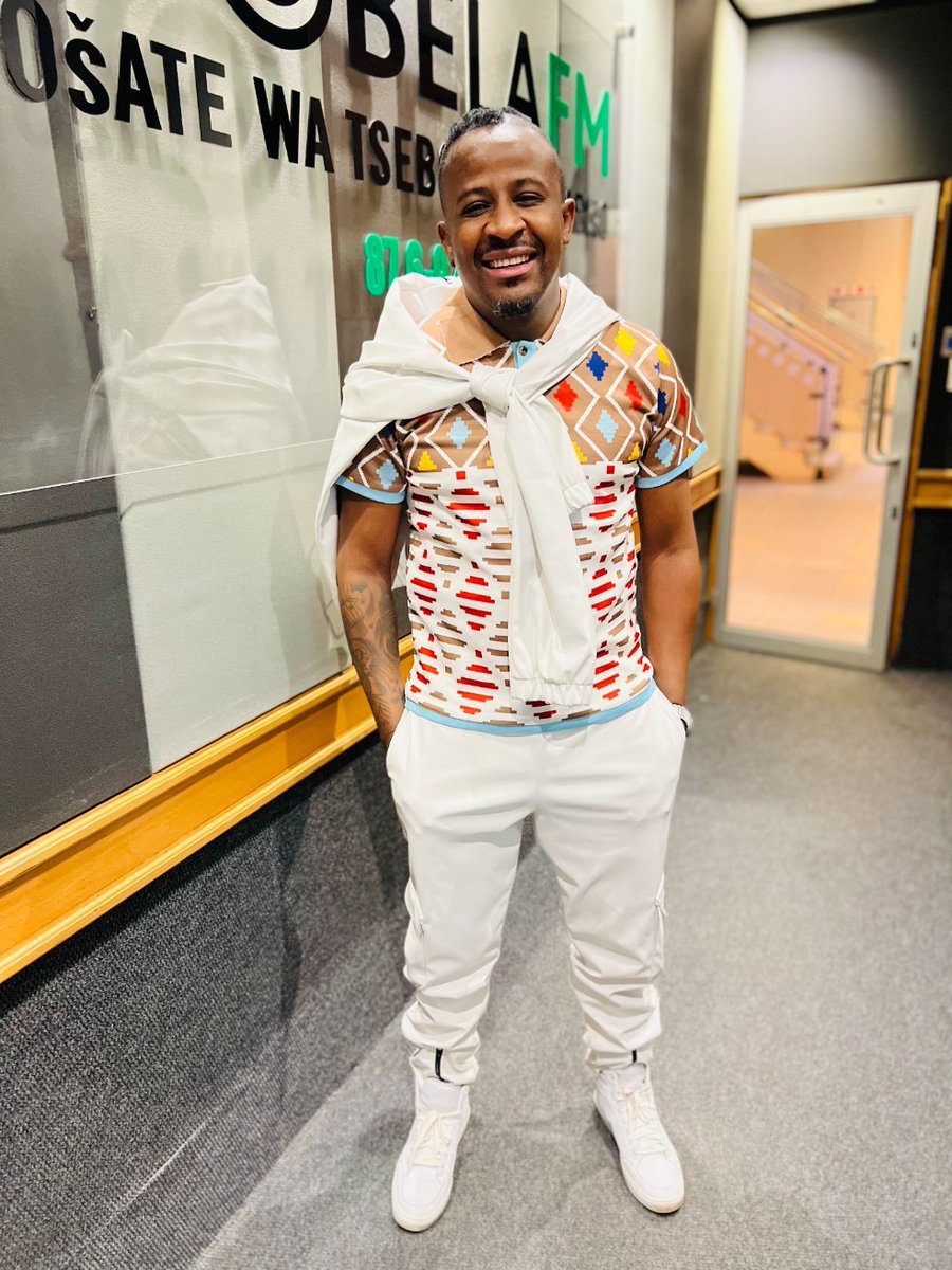 ThobelaFMYaka's tweet photo. Ke nako ya Tea talk le Lejoy theeletša ge a bolela le @mahlatsemuzo go #MonateBreakfastShow https://t.co/5sUA8RgK4l