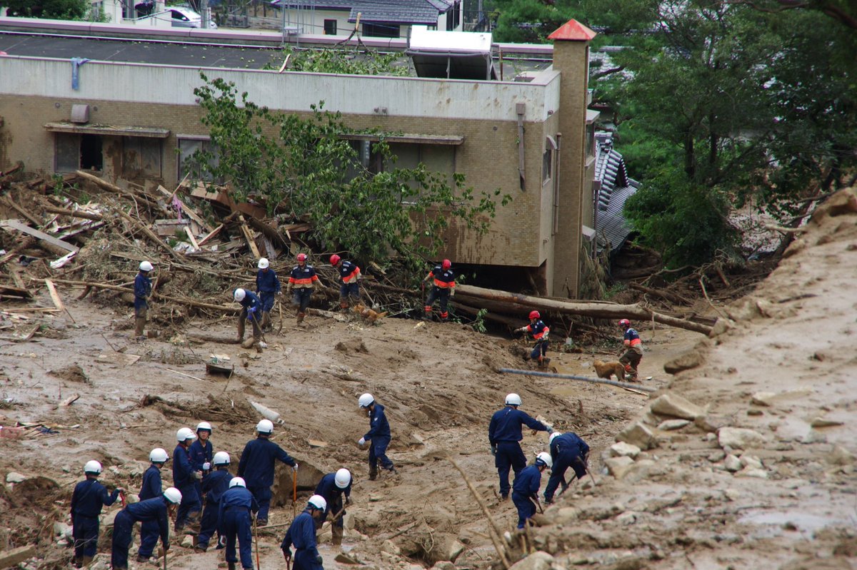 PeaceWankoJapan's tweet photo. 今日は2014年に発生した広島土砂災害から8年の日。殺処分直前だったところを引き取られ、災害救助犬の訓練を受けてきた夢之丞が、この時はじめて現場に出動しました。これからも夢之丞の活動を見守ってください🐕
🌿 https://t.co/lU2fv3Ak8Z
https://t.co/IkWBe2ZPGp
#ピースワンコ #殺処分ゼロ https://t.co/KJca6k1YGR