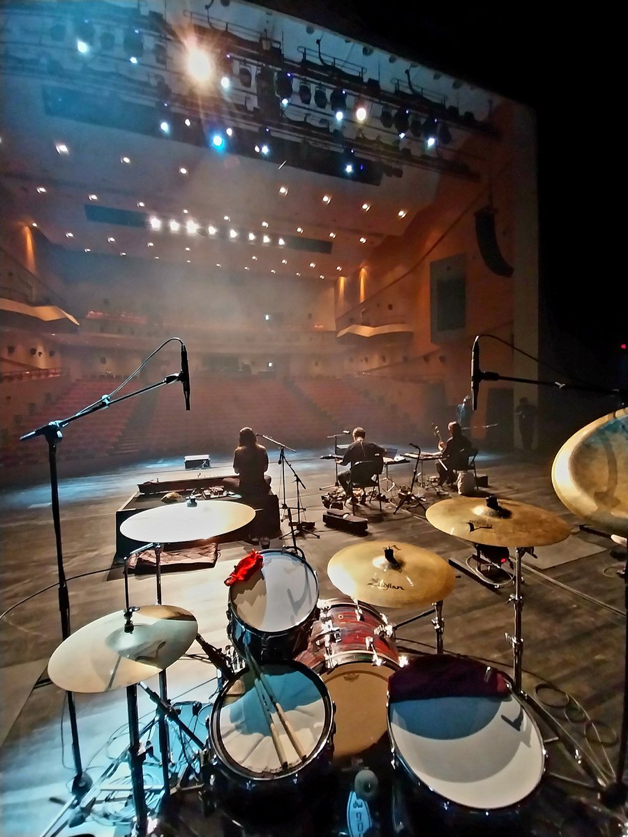 yellmon's tweet photo. Ready to take off
#jambinai #잠비나이 #2022 #대전 #우리소리축제하하하 #대전시립연정국악원 #큰마당 #ludwigdrumset #vintage #dwsnare #collector #remoheads #bigfatsnaredrum #zildjiancymbals #acustom #vicfirthsticks #hickory #americanclassic #5b #dw9000pedals #shurese215 https://t.co/ocs1HUsW4Q