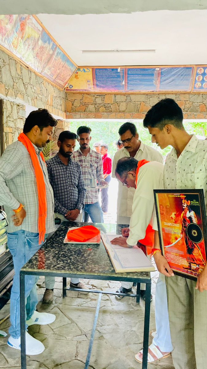 मेराथन ऑफ #मेवाड़ दिवेर

<a href="/RSSorg/">RSS</a> के क्षेत्र प्रचारक निम्बाराम ने #महाराणा_प्रताप की विजय स्थली #दिवेर का दर्शन कर वीर बलिदानियों  पुष्पांजलि अर्पित की

 विजिटर रजिस्टर में अपना मंतव्य लिखा