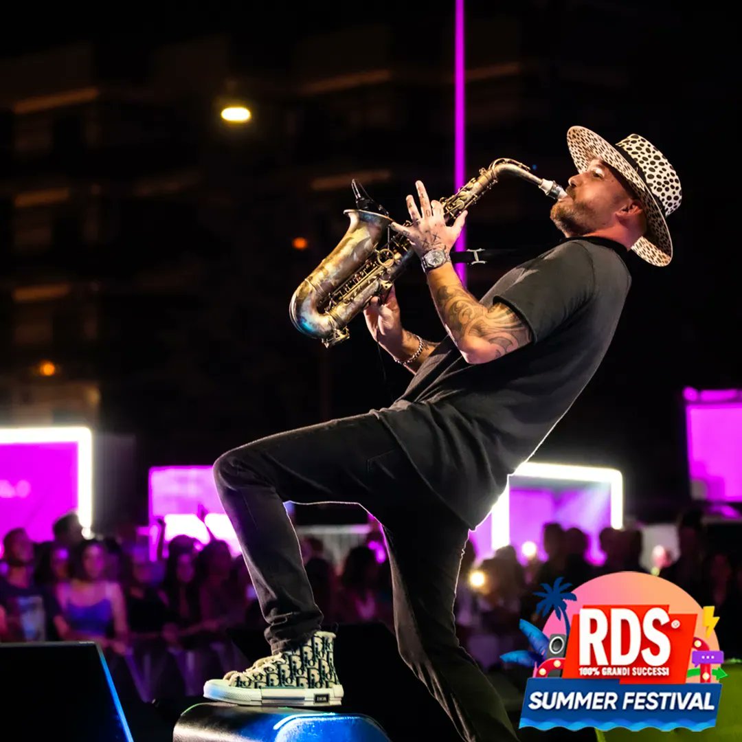 RDS_official's tweet photo. 🤩 Soverato, quanto ci ha fatto ballare ieri sera #JimmySax? 🎷
🎤 Stasera non sarà da meno: con noi ci saranno #Raf &amp; #RoccoHunt!
🎫 Biglietti e info su https://t.co/QO6gYGFJb2  
#rdsgrandisuccessi
#RDSSummerFestival https://t.co/bmKtFoEngV