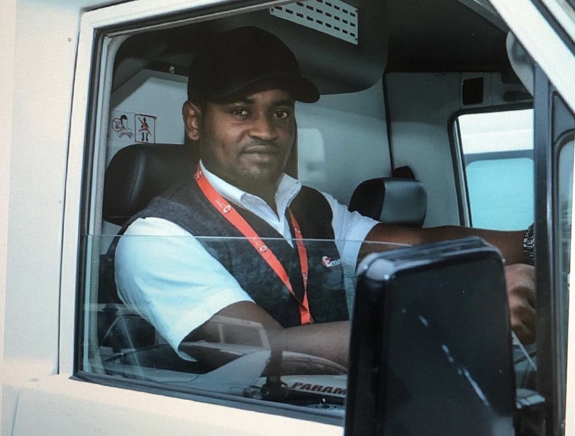 EMS_Kenya's tweet photo. Today is the Intn’l #DayofMedicalTransporters

A medical transporter has the important job of getting a sick or injured person to a hospital, and they work in high-stress situations. 

Sometimes, getting a patient to the hospital is a matter of life or death.

We celebrate them. https://t.co/vf8B4k7Maf