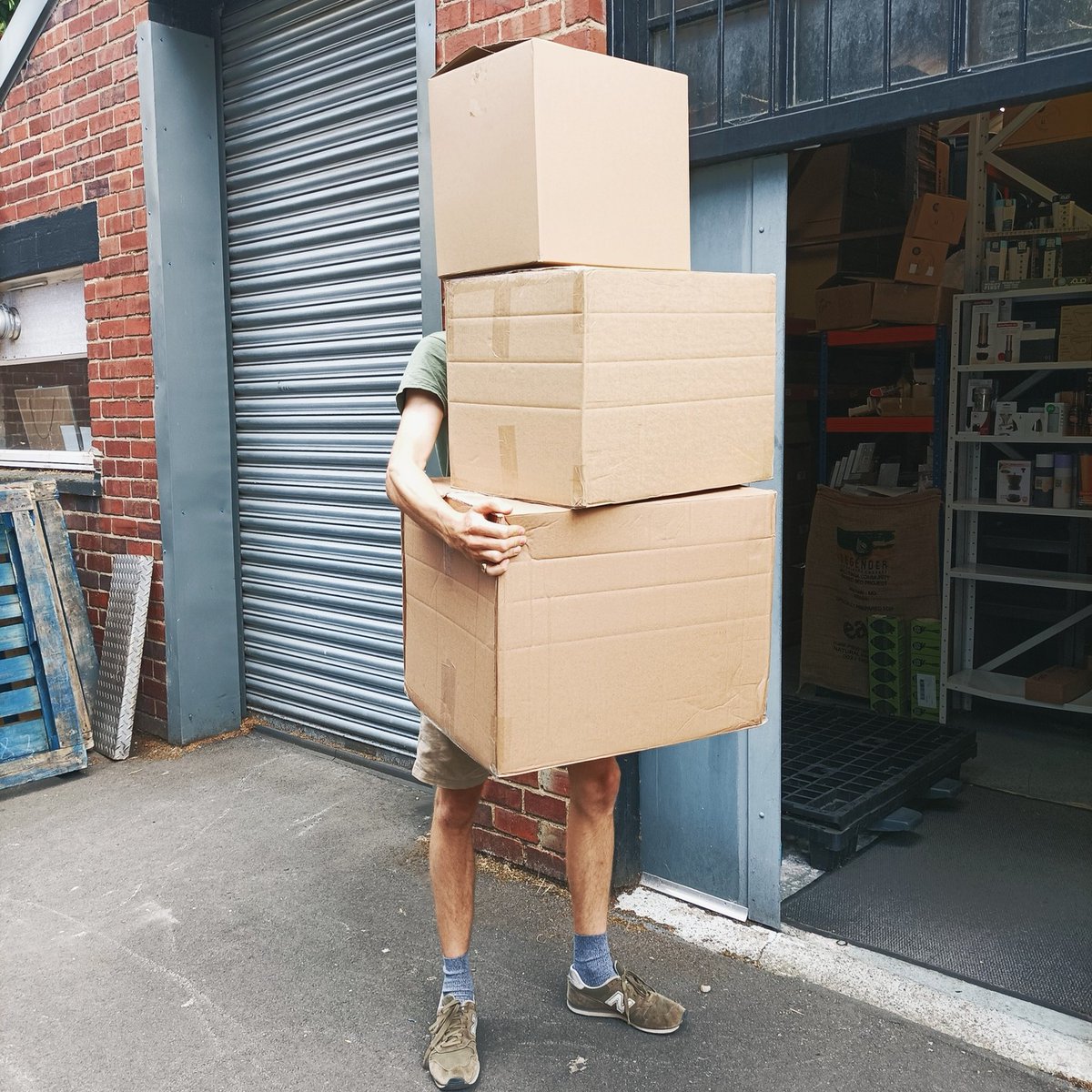 🔑 YEP. You heard it right. We are moving to a new roastery next month!
We have *a lot* of stock to move, so we're holding a big ol' sale to help us shift some of this stock! Get your mitts 🧤 on some bargains 💻📲  For a limited time only!
eacoffee.co.uk/sale-items/