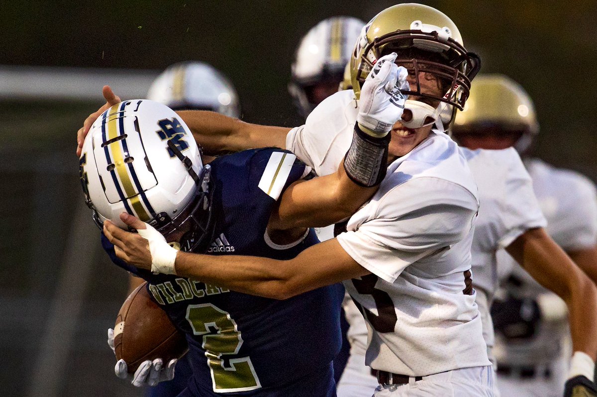 chris_t_torres's tweet photo. The #WestRanch Wildcats  (@WestRanchFB) defeat the St. Francis Golden Knights @StFrancis in their home opener at the Valencia High School football field on Friday, Aug. 19, 2022. The Wildcats won 61-41. (Chris Torres/ @SCVSignal)

#SCV #photojournalism @SignalSports https://t.co/6mxKPlX6JF