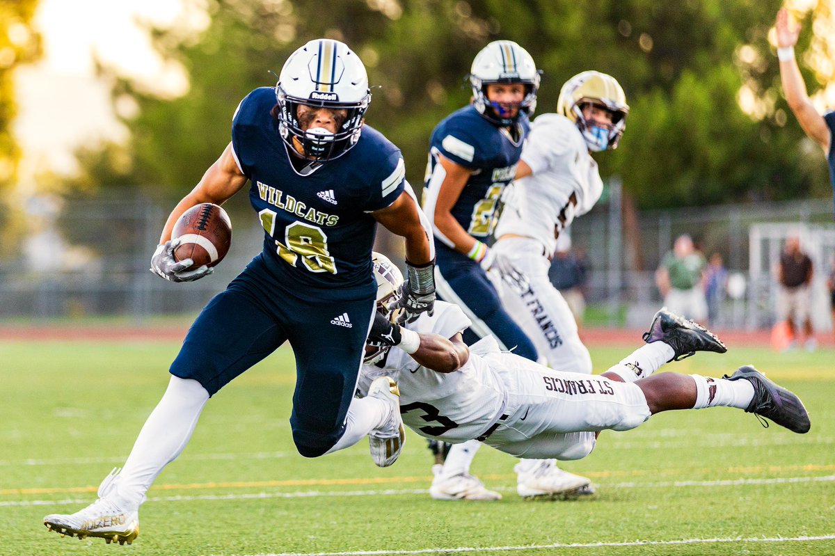 chris_t_torres's tweet photo. The #WestRanch Wildcats  (@WestRanchFB) defeat the St. Francis Golden Knights @StFrancis in their home opener at the Valencia High School football field on Friday, Aug. 19, 2022. The Wildcats won 61-41. (Chris Torres/ @SCVSignal)

#SCV #photojournalism @SignalSports https://t.co/6mxKPlX6JF