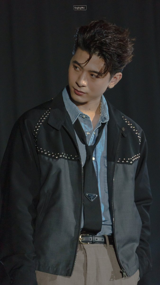 เราตายได้นะ แต่ยังตายไม่ได้ ต้องอยู่ดูความหล่อของเช่ก่อน 

#TRINITYFansign_D1