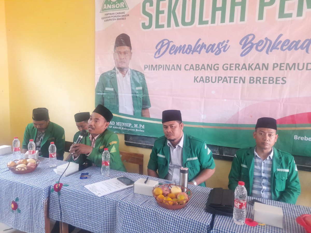 PCAnsorBrebes's tweet photo. #SekolahPemiluAnsorBrebes Zona 1 (6 PAC wilayah Timur), Alhamdulillah dibuka secara resmi oleh Shbt @AhmadMunsip, Ketua @PCAnsorBrebes. Diharapkan Kader #AnsorBrebes mengetahui dan mampu ikut andil dalam kegiatan pesta demokrasi di Indonesia 🇲🇨 https://t.co/ouE6sWnYO8