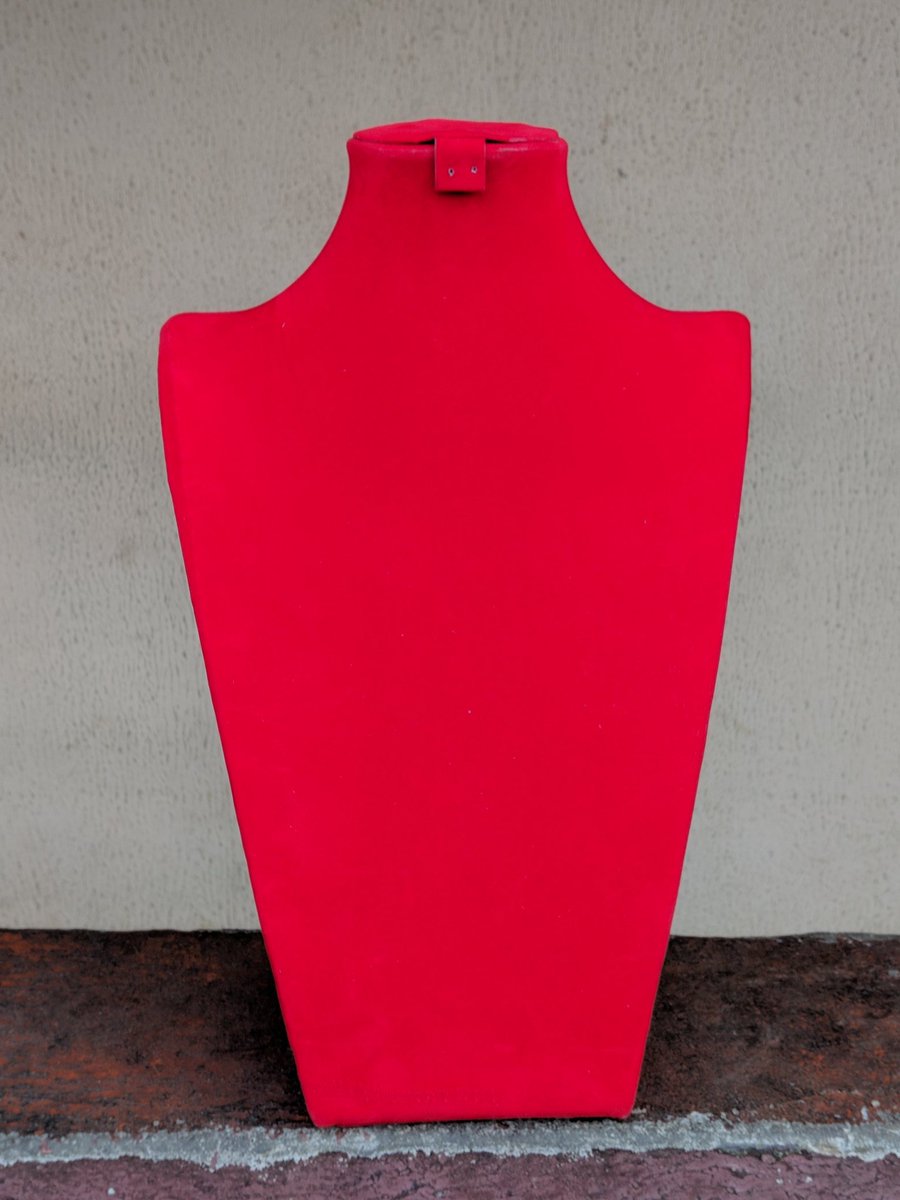 krisfego's tweet photo. We make Neckstand and bracelet stand for the display of your jewelries. @kennyadebimpe_ #beads #neckstand #Jewelry #beadsdisplay #entrepreneurs #business https://t.co/HjTBpAikWw