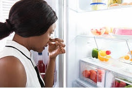 Nig_Farmer's tweet photo. #NaijaFarmerTips
Have you ever opened your fridge &amp; the Bad Odour almost puked you?

See..

Get 2 Newspaper sheet, spray water on the paper &amp; squeeze it to a ball

Then put in the fridge and close for hours

It absorb all the odour from your fridge &amp; give you a refreshing scent. https://t.co/QOvJilJBBI