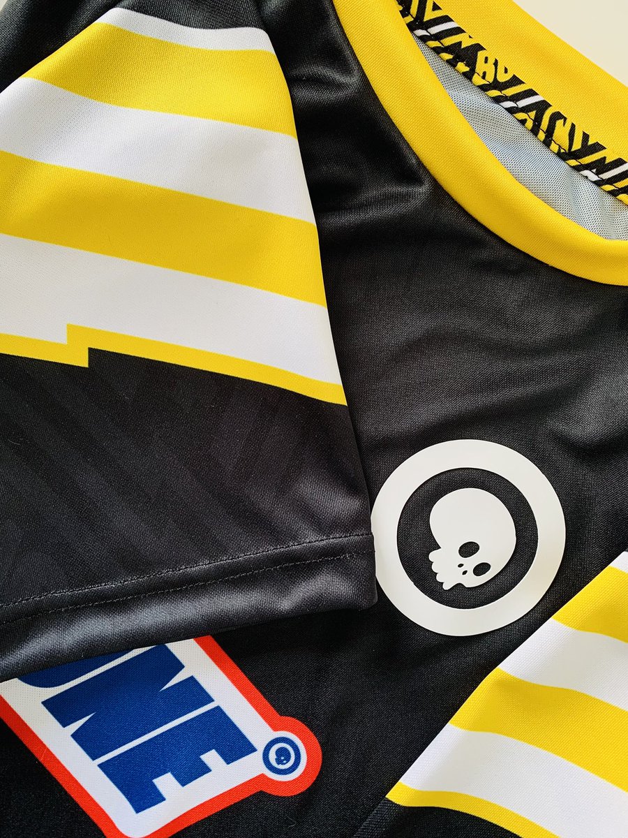 kitandbone's tweet photo. Shop the 2022 collection now:
π https://t.co/pu204yTUr2
#footballshirts #kitandbone https://t.co/1NwwzEXzDL