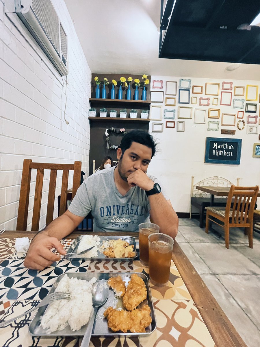 katveatemptor's tweet photo. 📍Fully Booked x Keepsakes Café date . 💕 https://t.co/rqLBtgfvcR