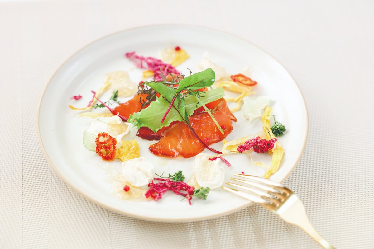 minamialps_gate's tweet photo. ◇◆◇【Magucl foods-summer-】ご予約受付中！♪◇◆◇
《セット内容》
●富士の介の燻製カルパッチョ
・山梨県オリジナルブランド魚“富士の介”の燻製
・ブドウを原料とした調味料「ロワイヤル・ヴェルジュ」
・花びらのような乾燥野菜「HanaVege」
●夏のSTORY BOOK
https://t.co/AhIGGCZHYd
#ギフト https://t.co/gBSc1RzBMF