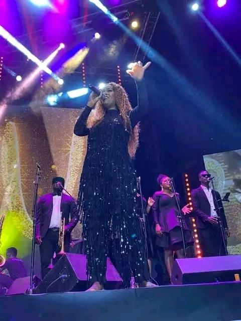 Karimug12's tweet photo. Juliana had to remove her shoes at the #BoundlessConcert .
Truly she's a queen. https://t.co/hEV9escBno