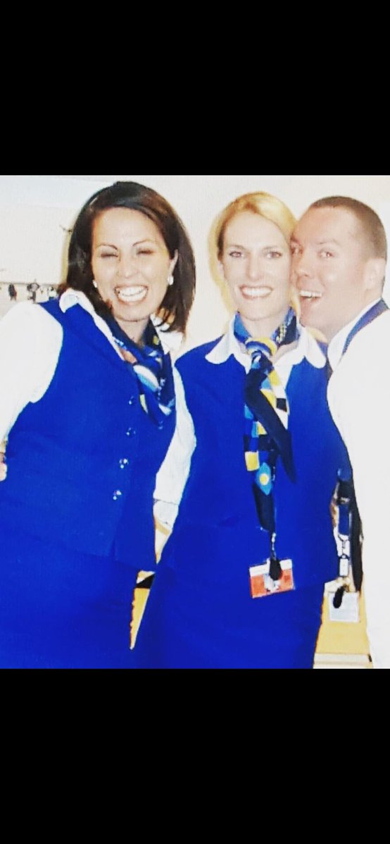 Even though I left my previous job in a super nasty way. (burnout and absent for 8 months, then they wanted to fire me in exchange for a job coach program🙄) I have made great friends and amazing memories from it which were shared last night in the group app. Pics: 2009