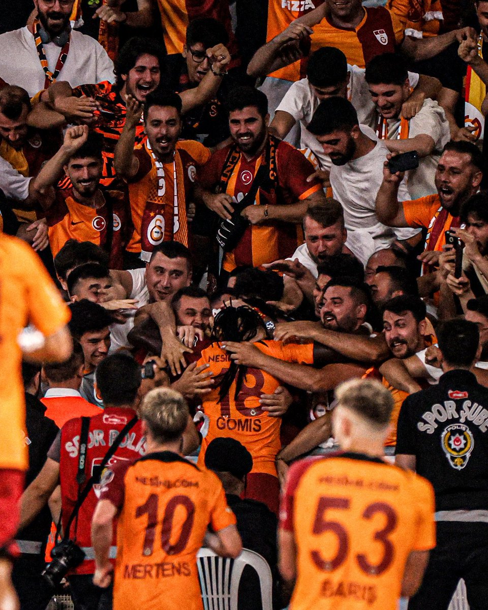 Akfc4milyon's tweet photo. Şurda olmak vardı en önde
@BafGomis
#UEMRvGS
#cumartesi https://t.co/iXhkyJmA6M