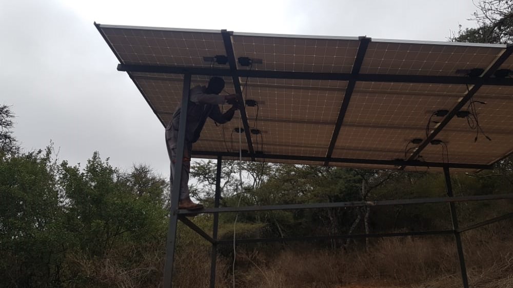 AtwinEngLtd's tweet photo. #Update on how our borehole pump installation went down in Maparasha, Kajiado💧A 2.2KW pump will be discharging 4500l/hr run by #solarenergy using 16 200W solar modules capable of supplying 2.2K
#solar is the future!☀️
#atwindelivers
📲0725 359 624 #MasculinitySaturday https://t.co/UsaTuY4eN8