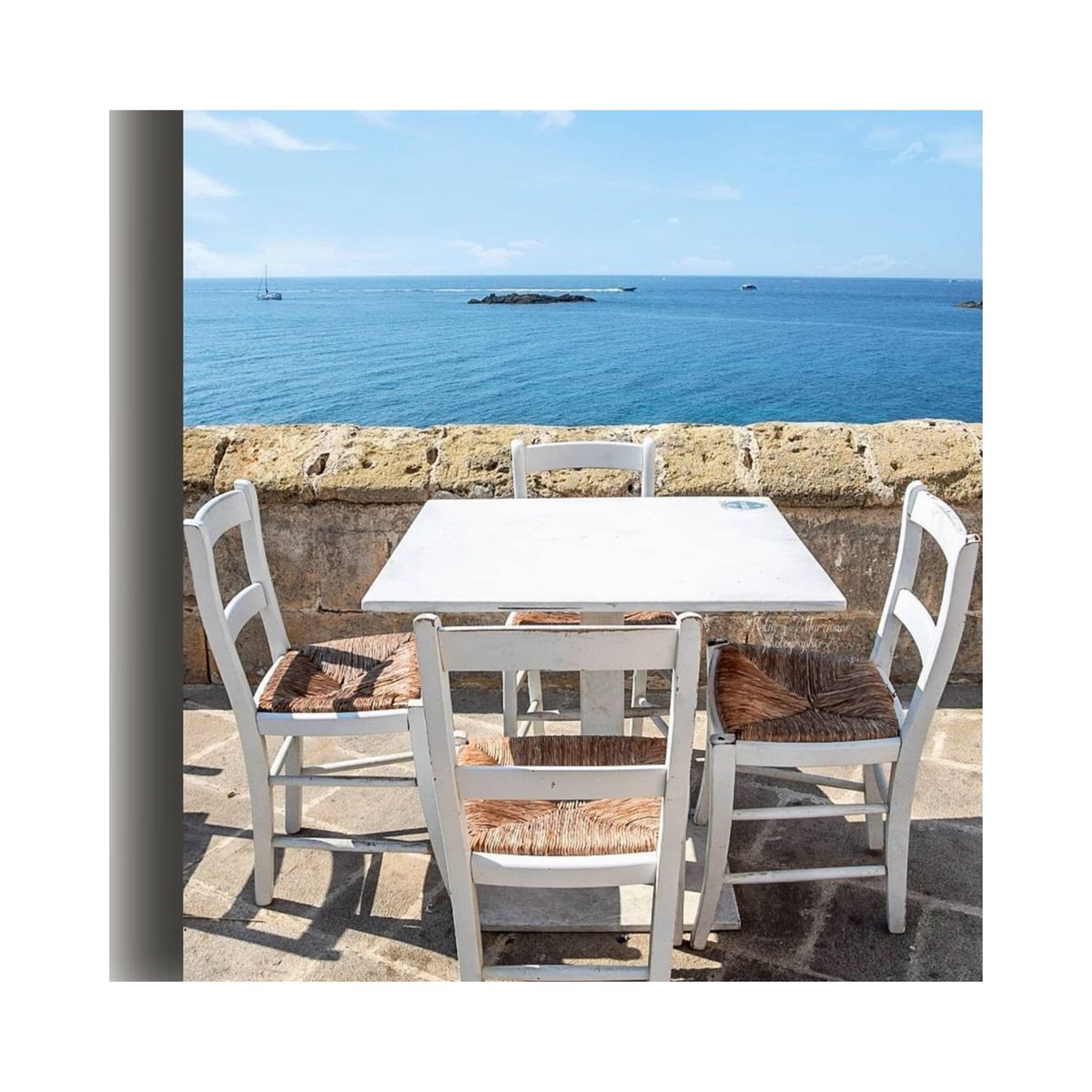 LilyBartWorld's tweet photo. Si Valentina - l'héroïne de 'Stella' - peut certainement se payer les plus beaux hôtels des Pouilles, elle leur préfère souvent la simplicité des adresses authentiques dont la vue n'a rien à envier aux 5 étoiles. 🌈
#roman #romance #romanceff #gay #lesbienne #lgbt #lgbtqia https://t.co/fCA6Pql8FZ