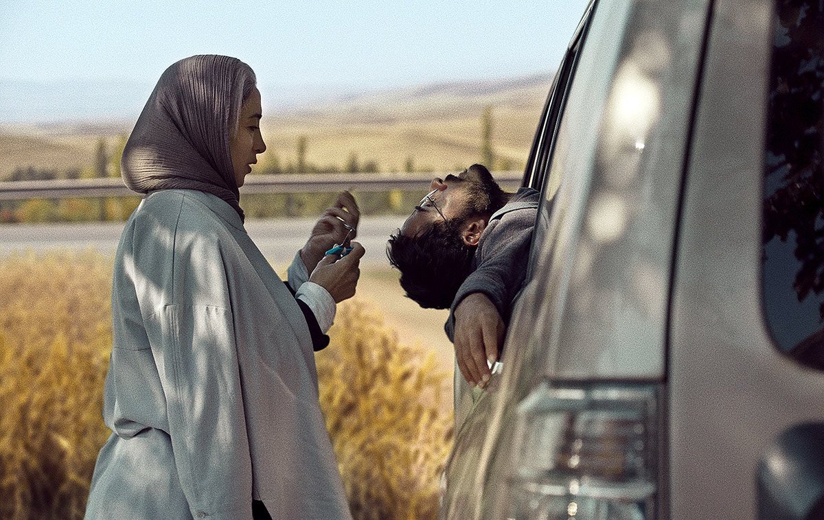 "Hit the Road".
2021.
🇮🇷
Panah Panahi.
Sutil cuando debe serlo. Graciosa las más de las veces. Bien bonita cuando quiere. Política y crítica siempre.