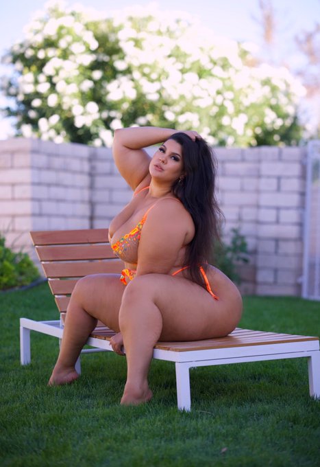 HOLY SHIT YOU GUYS WE DID IT!You nominated/Voted & WE WON? @urbanXawards MOST POPULAR BBW!!??I’m so thankful