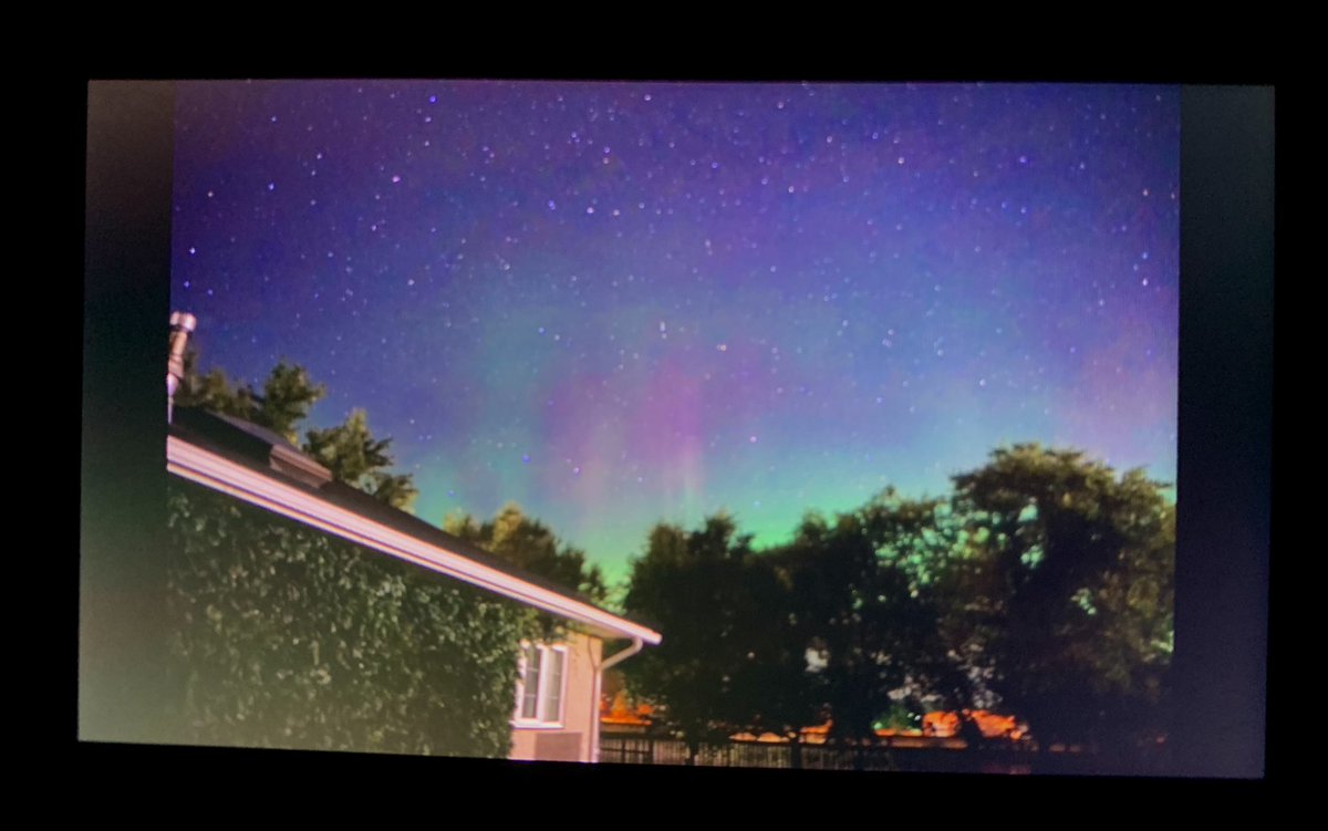 tracygregorash's tweet image. 2:45am🤓 I’d like to go to bed now, but it’s still so visible, even from my deck. Lol. #aurora #manitoba #backofcamera