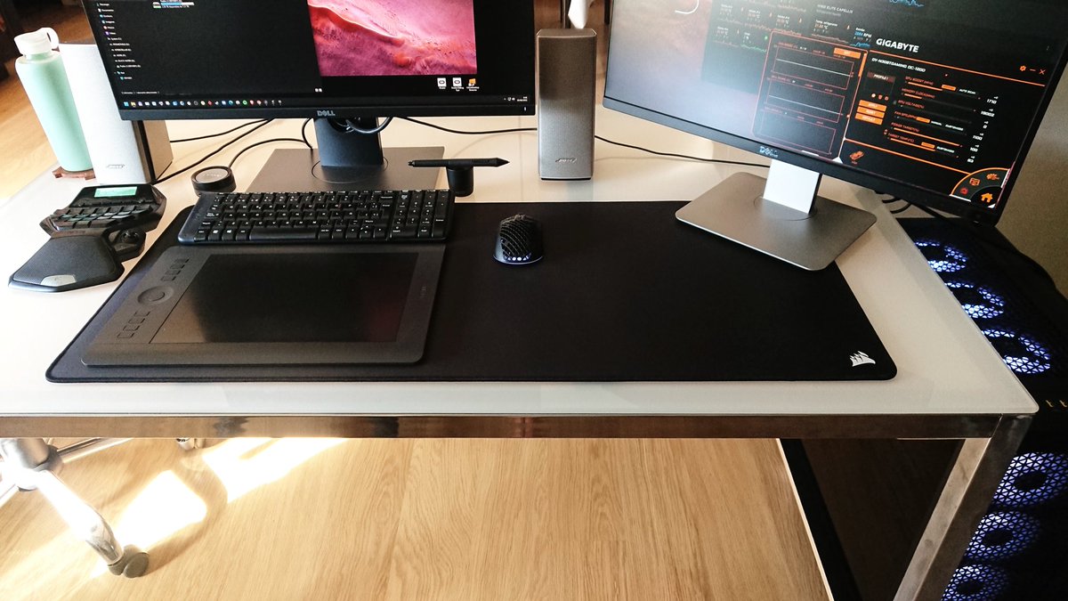 jr_casals's tweet photo. Tengo épocas, pero he vuelto a mi configuración #sincables, dentro de lo posible, claro 😜 #ordenporfavor https://t.co/yvSJBvk7ro