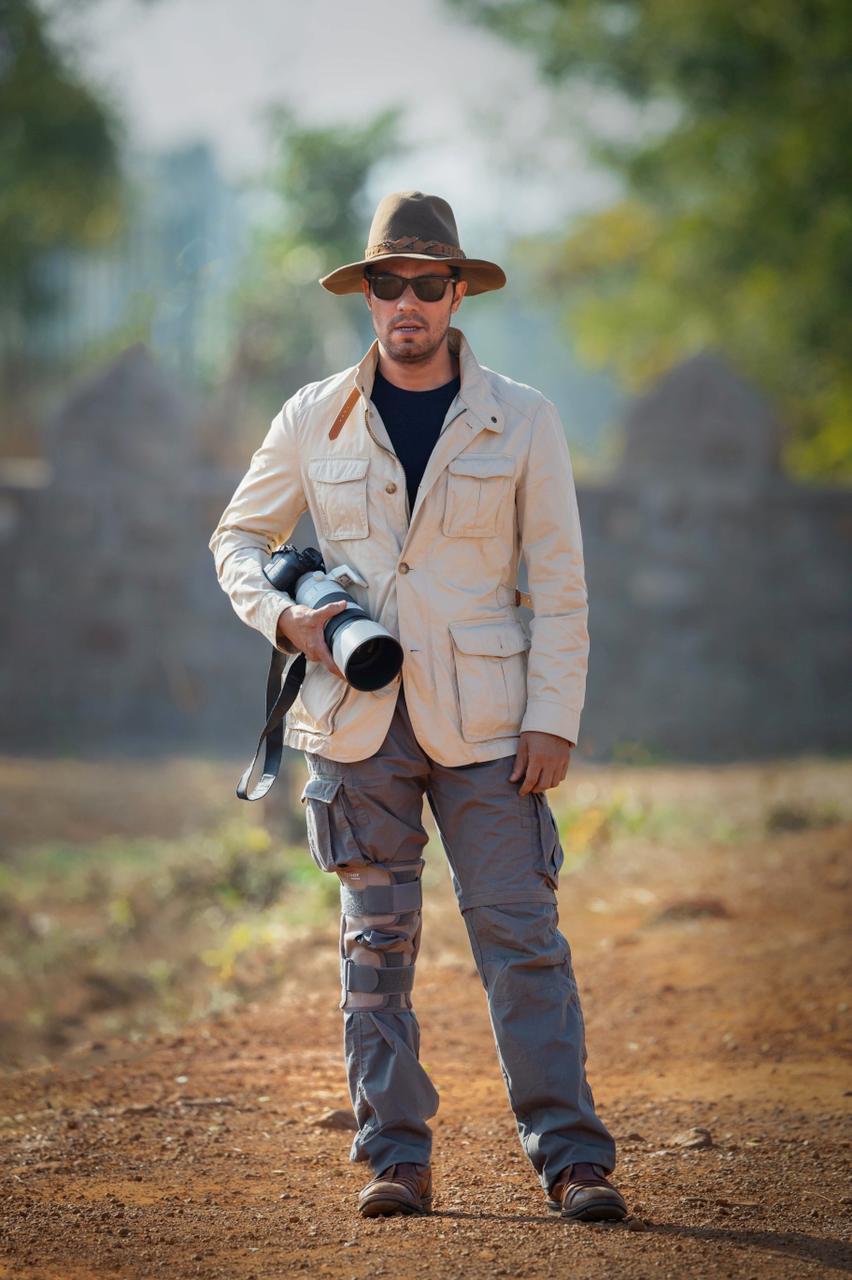 Randeep Hooda ji is my favorite actor today is his birthday Happy birthday 