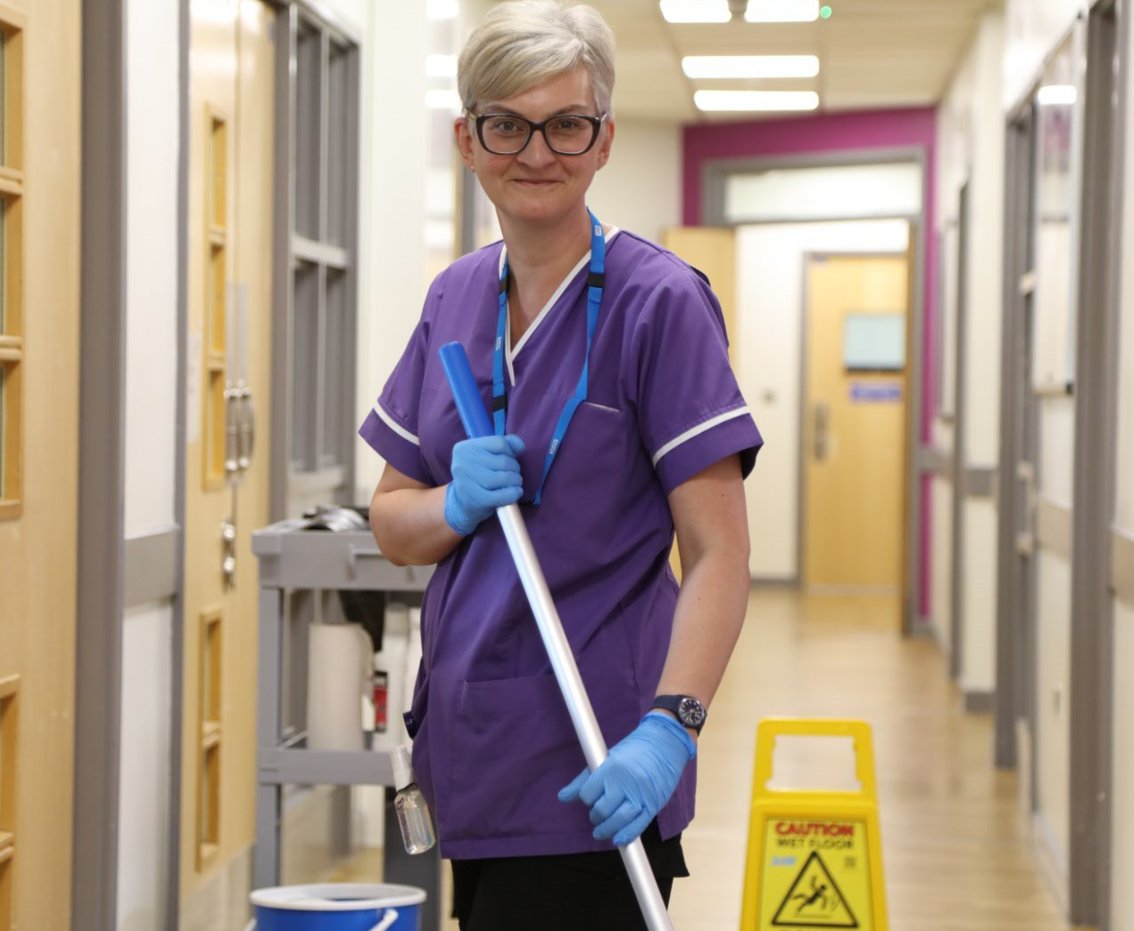 Mersey_CareJobs's tweet photo. Our teams are constantly working to maintain a clean, safe and welcoming environment across our sites. We're currently looking for a Facilities Management Assistant (FMA) Domestic to help.

£9.65+
Applications close 22/08/22

https://t.co/2FWylRwmWY
#nhsjobs #cleaningjobs #nhs https://t.co/DiZjbh1Owh