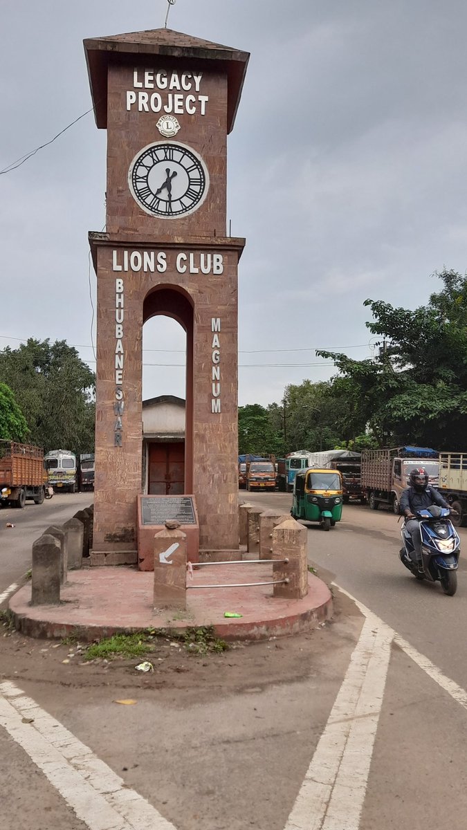 SambitK79494605's tweet photo. #Analogclocktower near rasulgarh,
#Bhubaheshwar #odisha  a very
beautiful architecture. @bmcbbsr @Naveen_Odisha https://t.co/Kie1UIsYqz