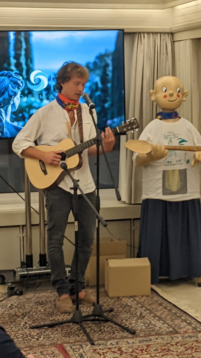 AmicsJoanpetit's tweet photo. Encara ens ressona el sopar d'il·lusions a l'#HotelSantaMarta amb el festival #SomDeMar!
Moltes gràcies Ramon Mirabet per ajudar-nos a recaptar fons çer recerca en #CàncerInfantil a la Vall d'Hebron.
#stickcontent ☺️ #stickcontenta #JoanPetitNensAmbCàncer #RamonMirabet https://t.co/rW9a2TOOWk