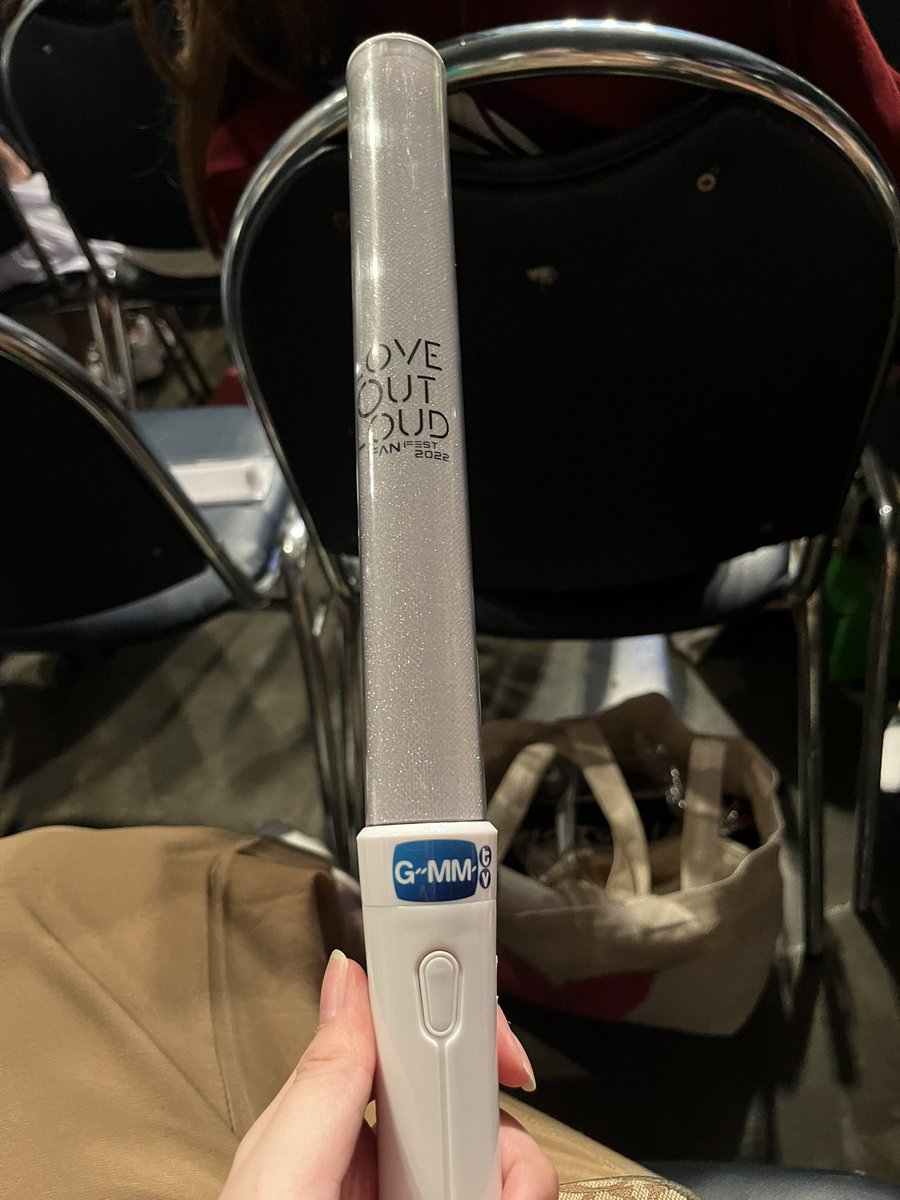 ngong_z's tweet photo. i wonder if it vibrates..........jk https://t.co/yc4Kt2Gt11